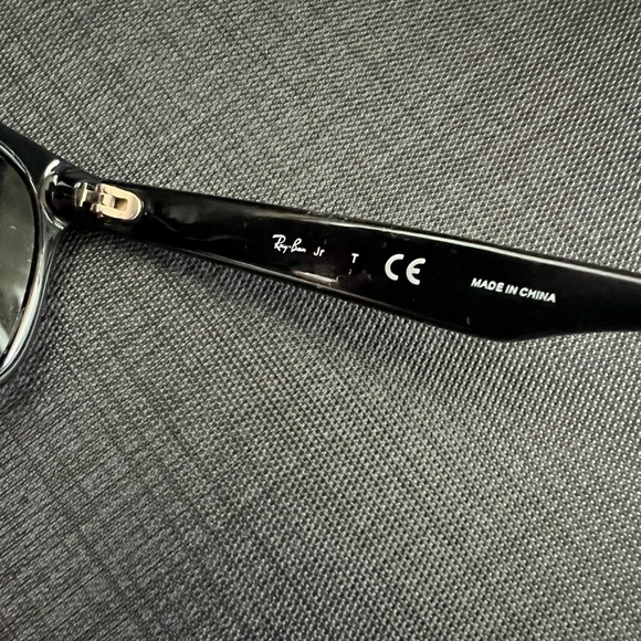 Kids Ray Ban Mickey Mouse Sunglasses - Picture 5 of 17